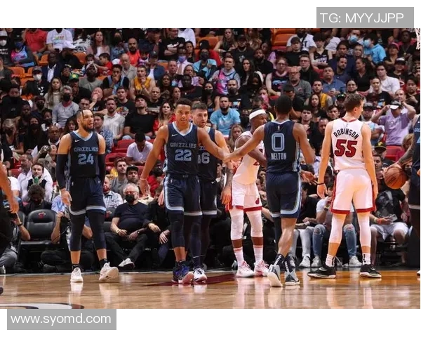 火箭队与灰熊队激战正酣谁能在这场对决中笑到最后